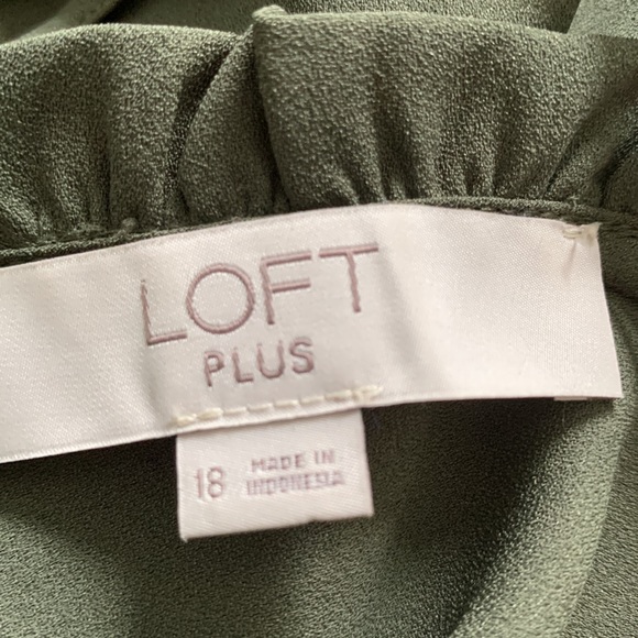 🌷LOFT RUFFLE TRIM BLOUSE🌷 - Picture 5 of 6